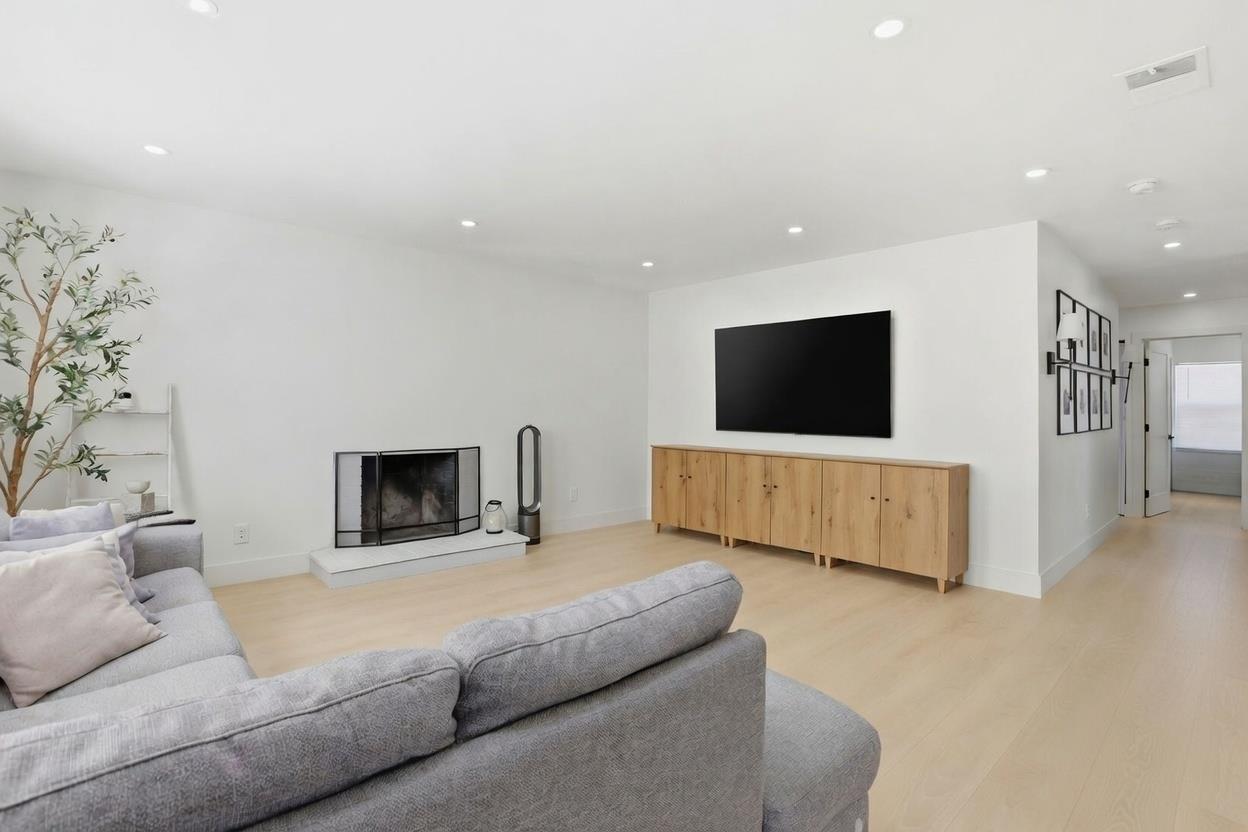 Detail Gallery Image 8 of 22 For 2011 Willow Way, San Bruno,  CA 94066 - 3 Beds | 2 Baths