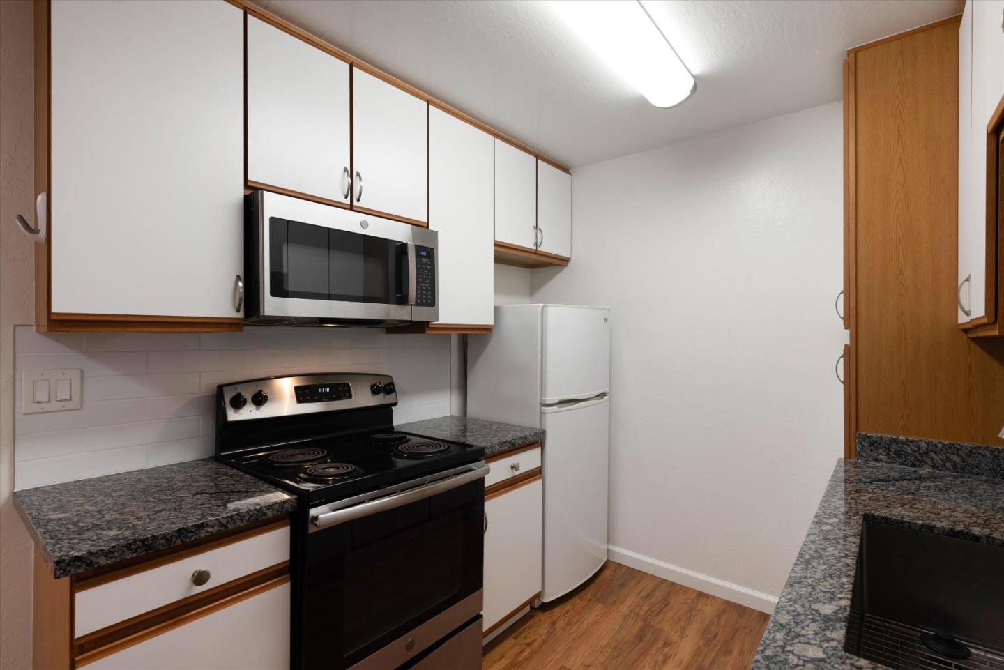 Detail Gallery Image 10 of 16 For 2025 California St #42,  Mountain View,  CA 94040 - 1 Beds | 1 Baths