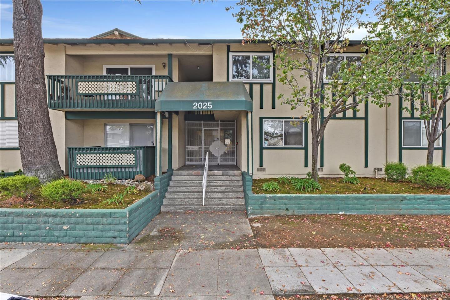 Detail Gallery Image 2 of 16 For 2025 California St #42,  Mountain View,  CA 94040 - 1 Beds | 1 Baths