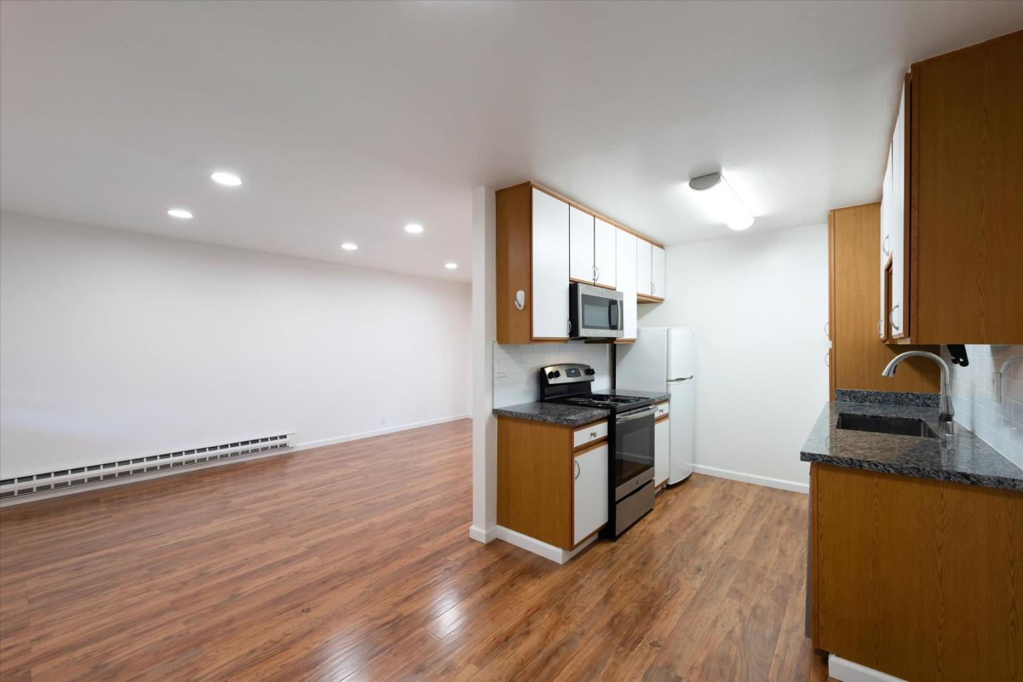 Detail Gallery Image 8 of 16 For 2025 California St #42,  Mountain View,  CA 94040 - 1 Beds | 1 Baths