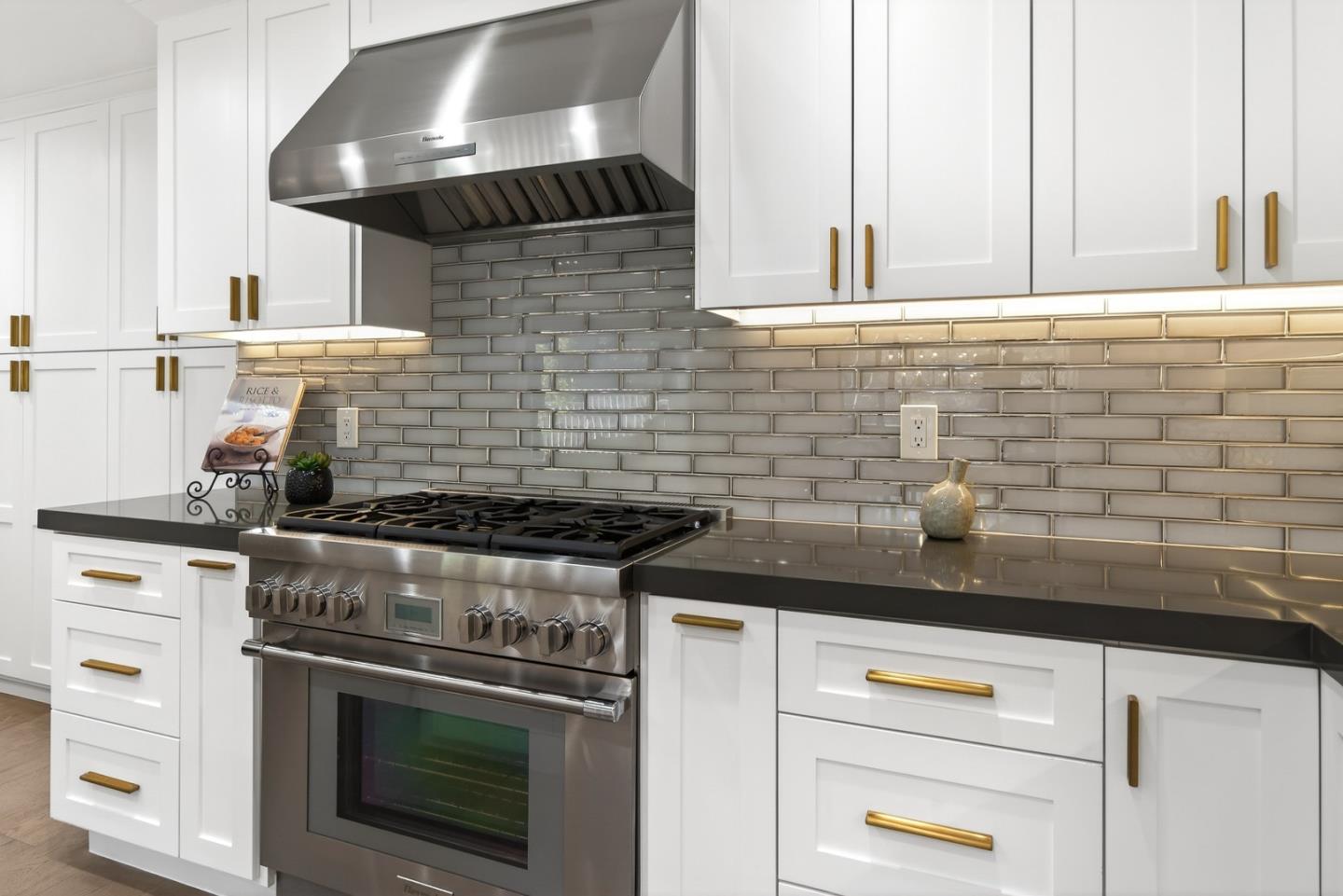 Detail Gallery Image 8 of 43 For 14681 Springer Ave, Saratoga,  CA 95070 - 4 Beds | 2/1 Baths