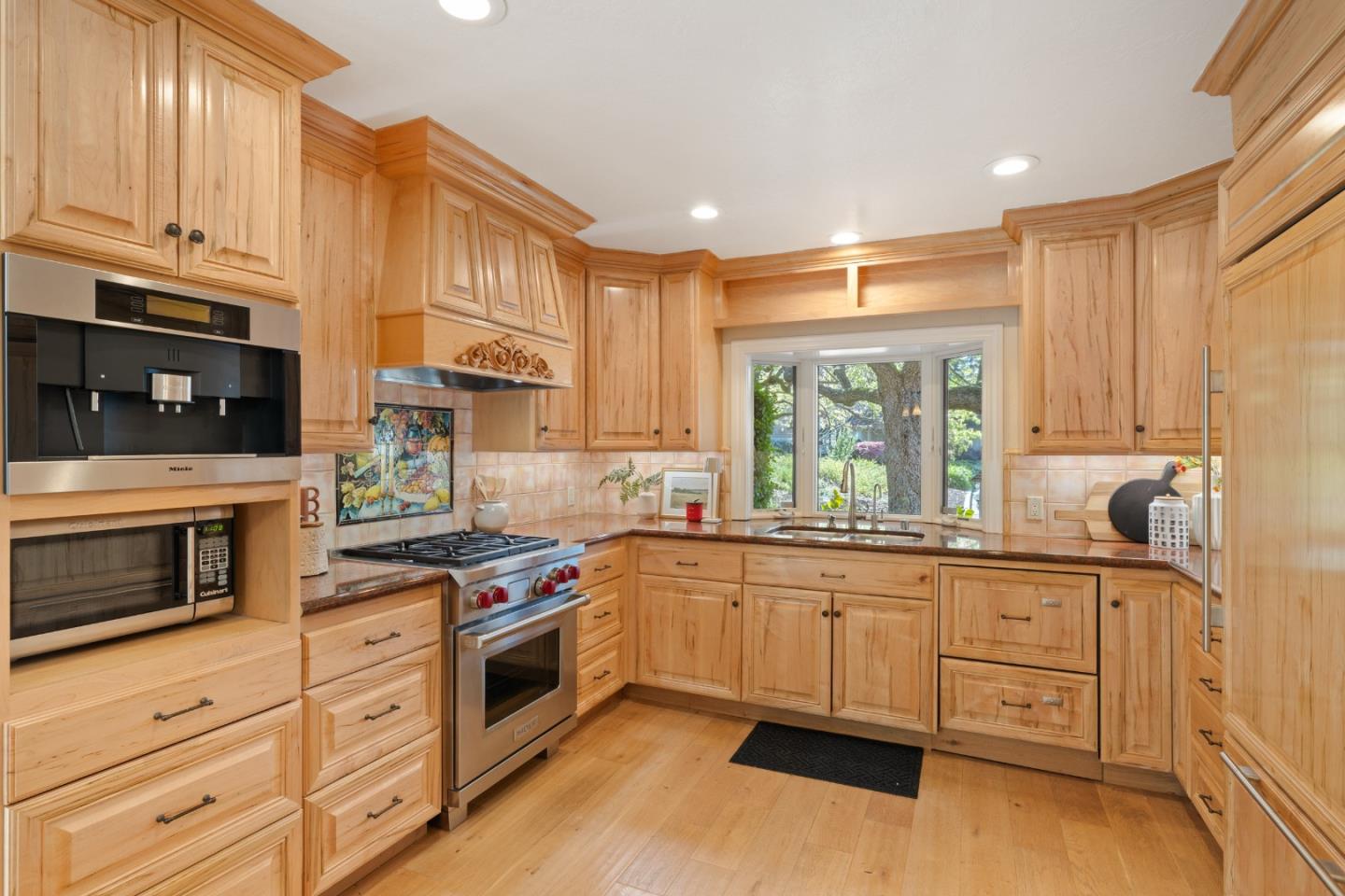 Detail Gallery Image 10 of 28 For 1909 Milano Way, Mountain View,  CA 94040 - 3 Beds | 2/1 Baths