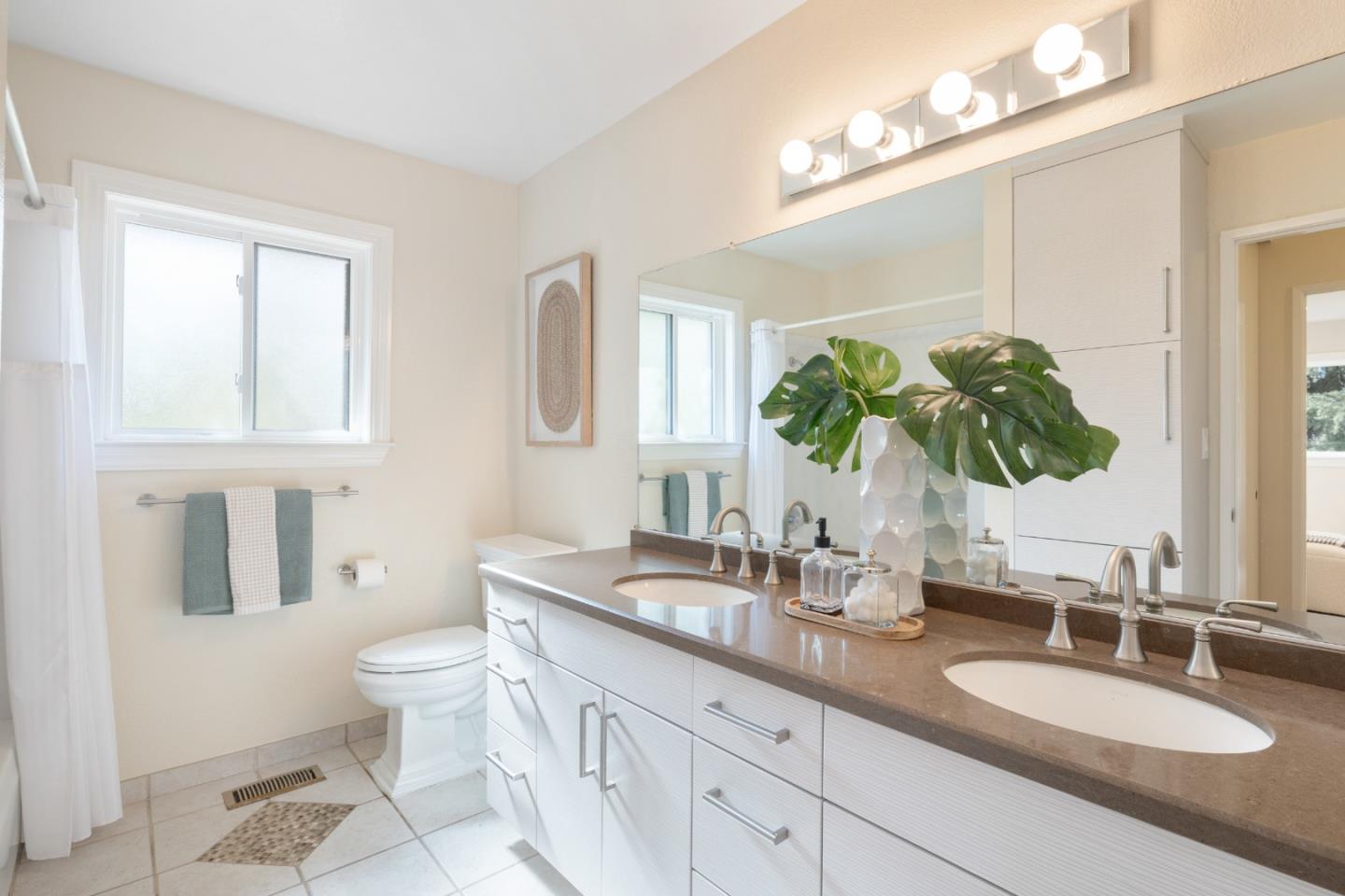 Detail Gallery Image 21 of 28 For 1909 Milano Way, Mountain View,  CA 94040 - 3 Beds | 2/1 Baths