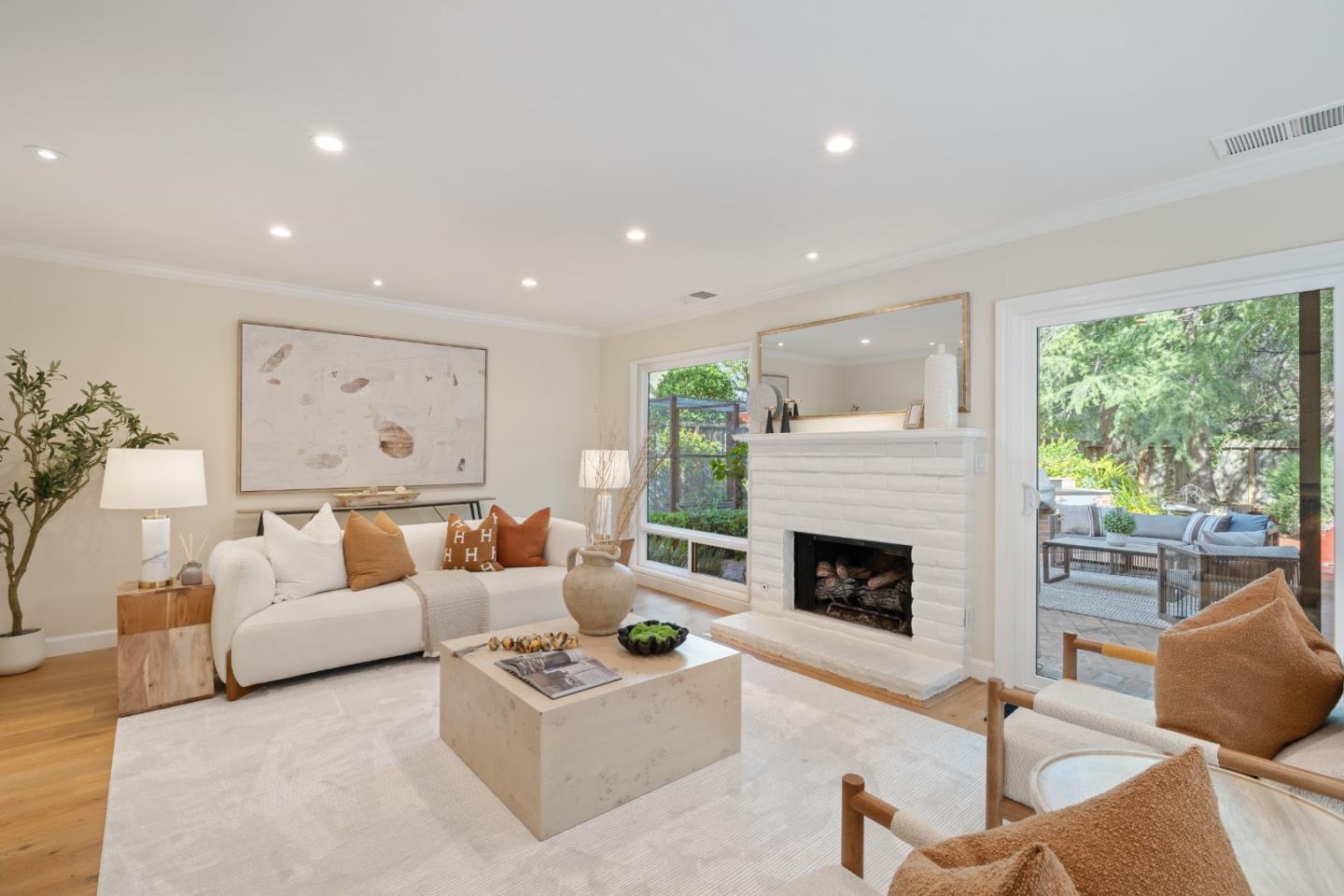 Detail Gallery Image 7 of 28 For 1909 Milano Way, Mountain View,  CA 94040 - 3 Beds | 2/1 Baths