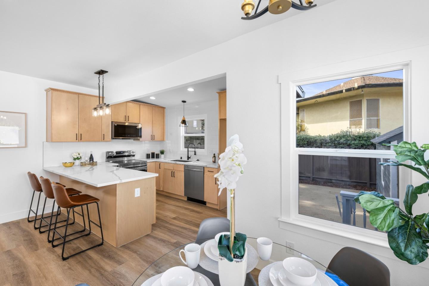 Detail Gallery Image 15 of 36 For 1450 Curtis St, Berkeley,  CA 94702 - 2 Beds | 2 Baths