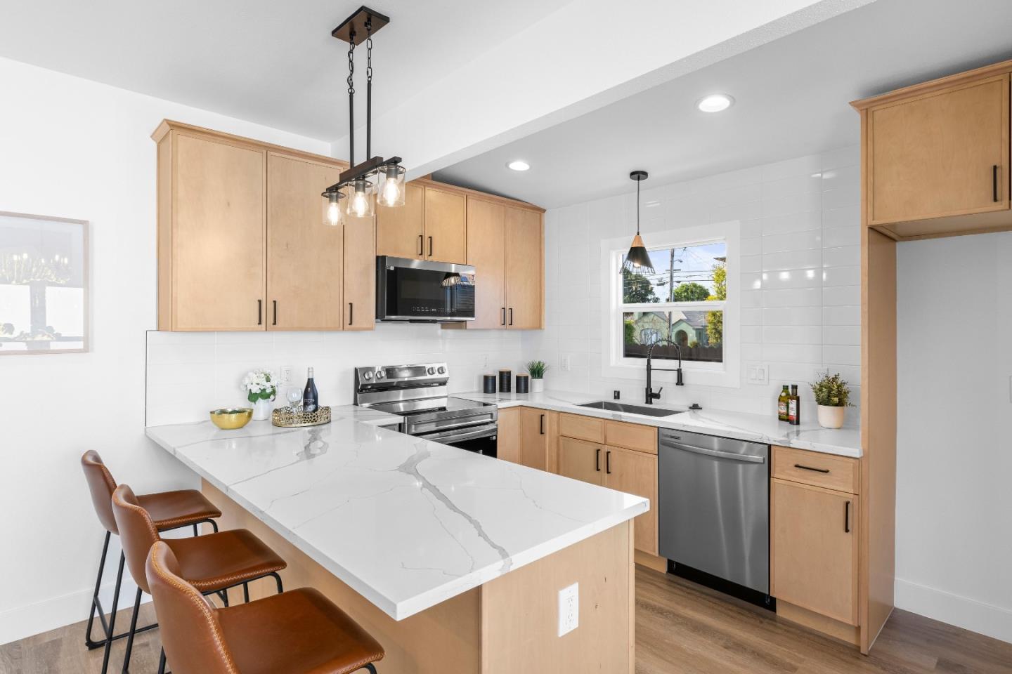 Detail Gallery Image 16 of 36 For 1450 Curtis St, Berkeley,  CA 94702 - 2 Beds | 2 Baths