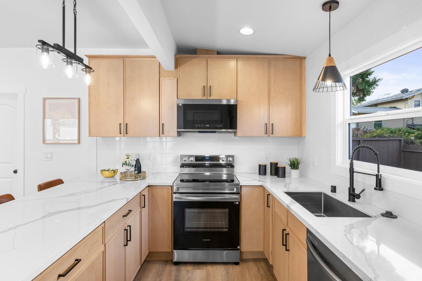 Detail Gallery Image 17 of 36 For 1450 Curtis St, Berkeley,  CA 94702 - 2 Beds | 2 Baths