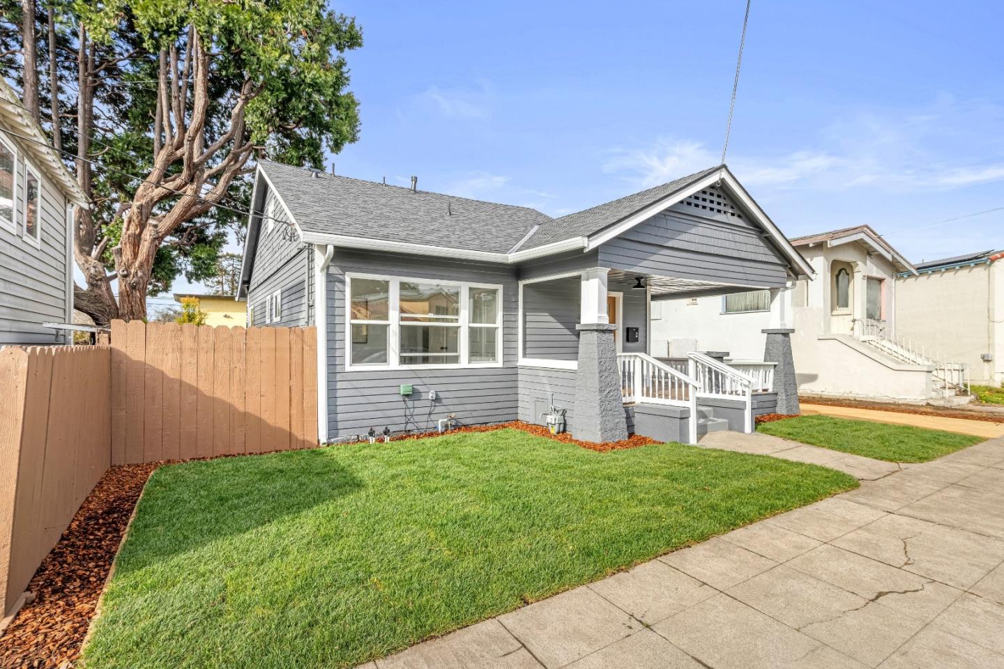 Detail Gallery Image 2 of 36 For 1450 Curtis St, Berkeley,  CA 94702 - 2 Beds | 2 Baths