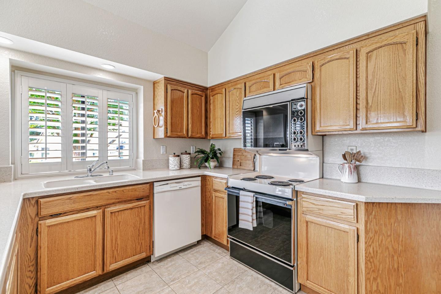 Detail Gallery Image 18 of 41 For 7530 Morevern Cir, San Jose,  CA 95135 - 2 Beds | 2/1 Baths