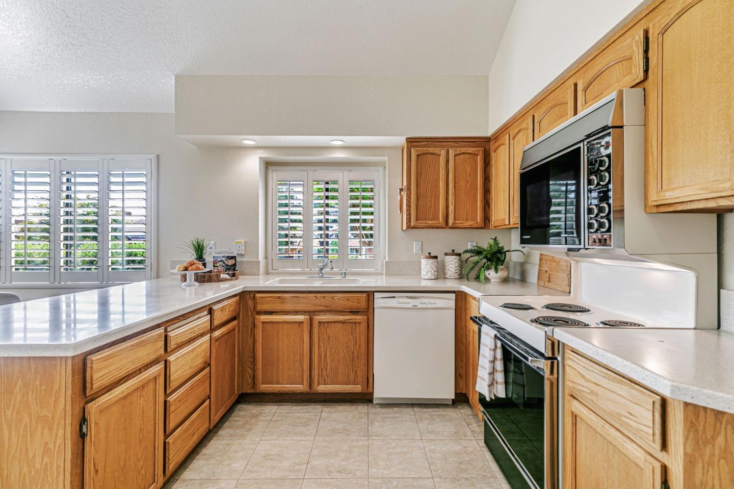 Detail Gallery Image 21 of 41 For 7530 Morevern Cir, San Jose,  CA 95135 - 2 Beds | 2/1 Baths