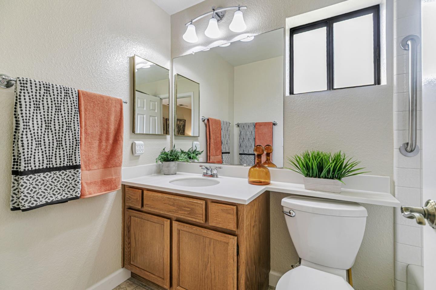 Detail Gallery Image 9 of 41 For 7530 Morevern Cir, San Jose,  CA 95135 - 2 Beds | 2/1 Baths