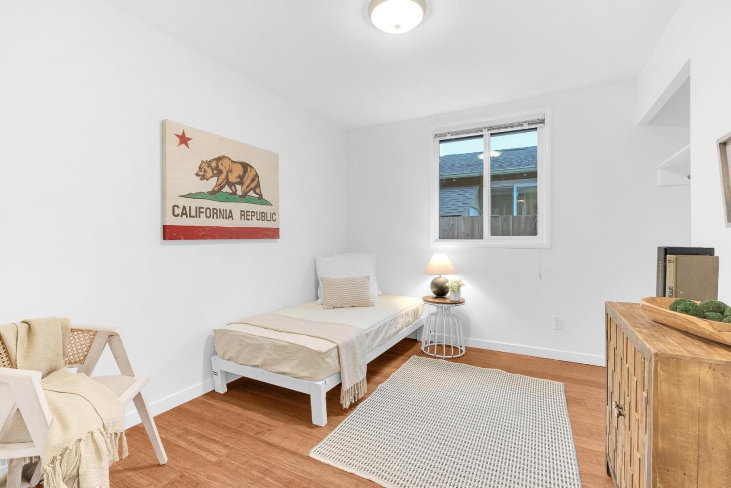 Detail Gallery Image 10 of 34 For 695 Linda Mar Blvd, Pacifica,  CA 94044 - 3 Beds | 2 Baths