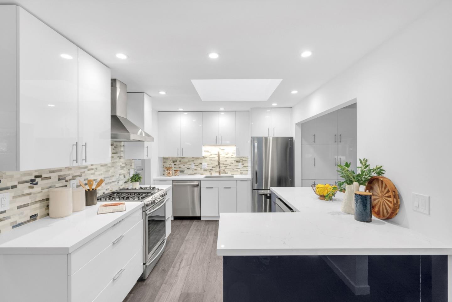 Detail Gallery Image 4 of 34 For 695 Linda Mar Blvd, Pacifica,  CA 94044 - 3 Beds | 2 Baths