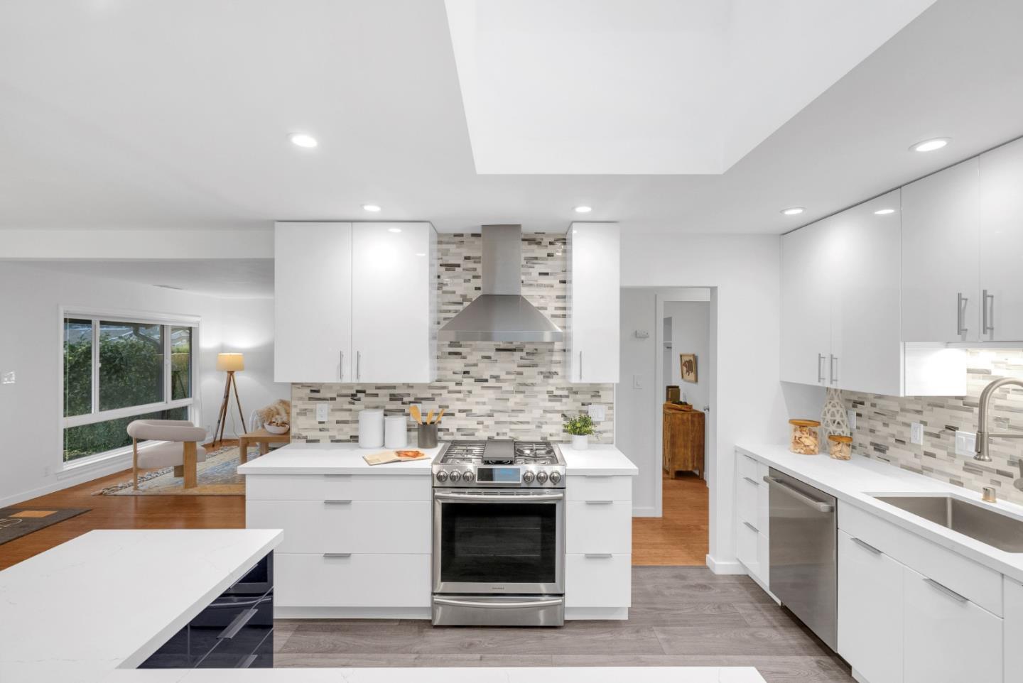 Detail Gallery Image 6 of 34 For 695 Linda Mar Blvd, Pacifica,  CA 94044 - 3 Beds | 2 Baths