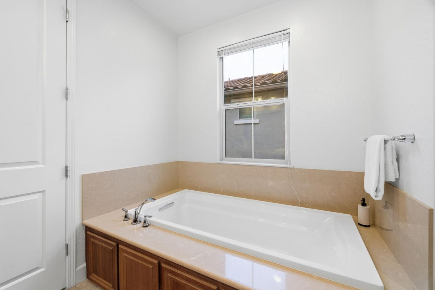 Detail Gallery Image 37 of 57 For 3110 via Siena Pl, Santa Clara,  CA 95051 - 4 Beds | 2/1 Baths