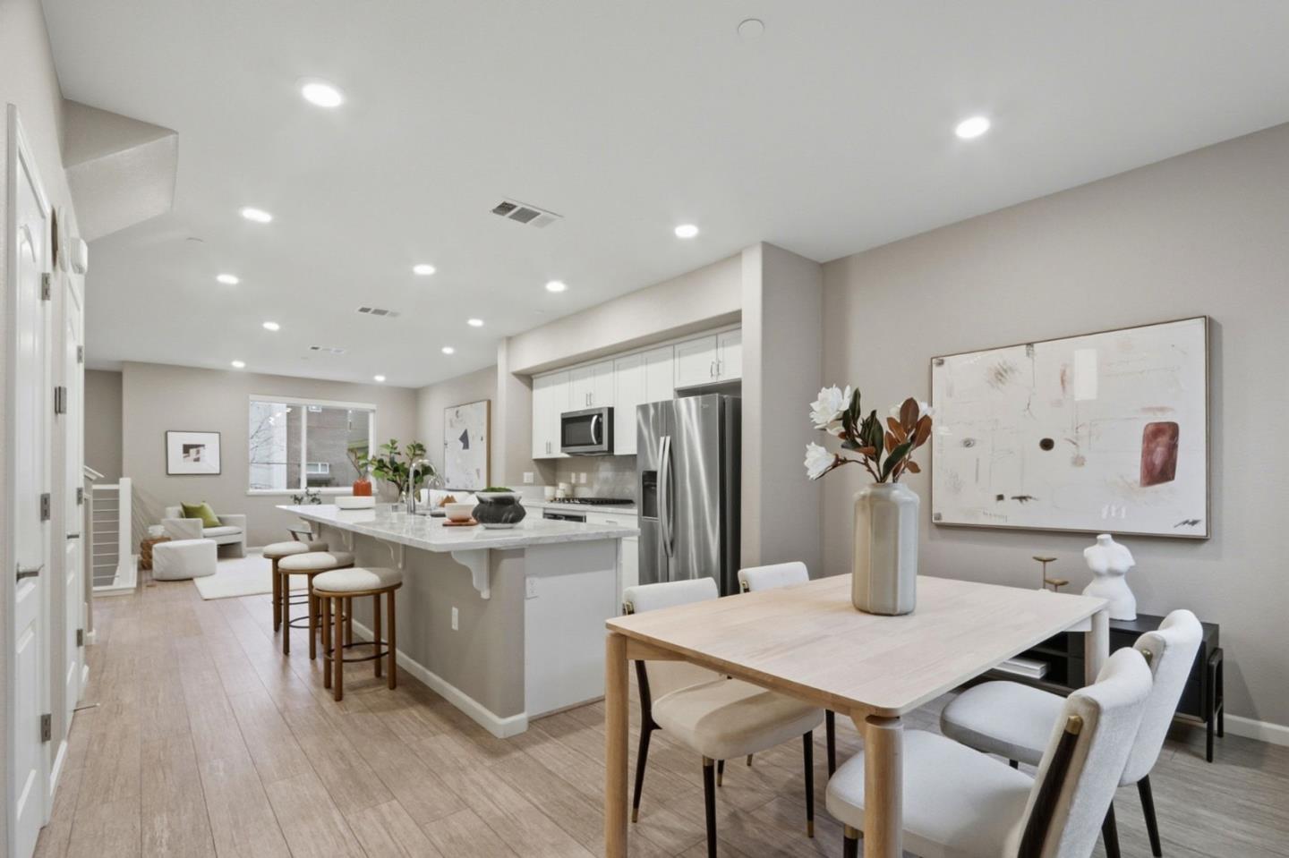 Detail Gallery Image 10 of 54 For 157 Llano De Los Robles Ave #4,  San Jose,  CA 95136 - 4 Beds | 3/1 Baths