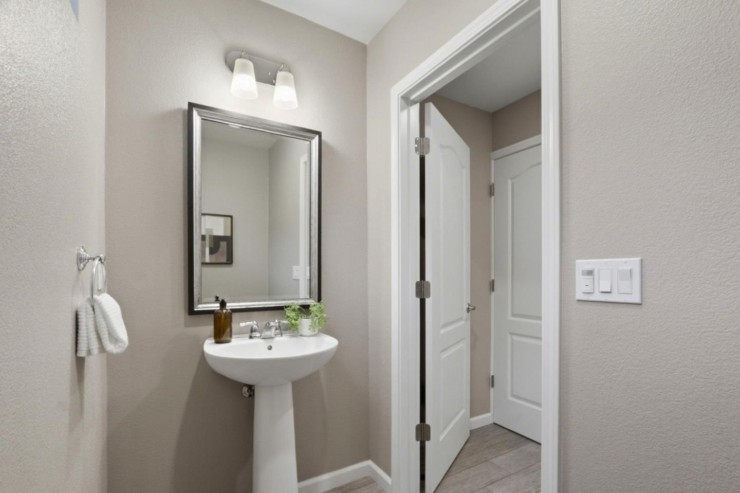 Detail Gallery Image 33 of 54 For 157 Llano De Los Robles Ave #4,  San Jose,  CA 95136 - 4 Beds | 3/1 Baths