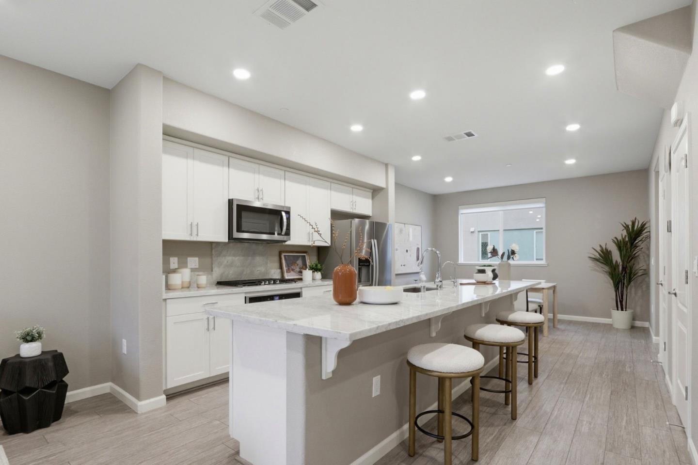 Detail Gallery Image 6 of 54 For 157 Llano De Los Robles Ave #4,  San Jose,  CA 95136 - 4 Beds | 3/1 Baths