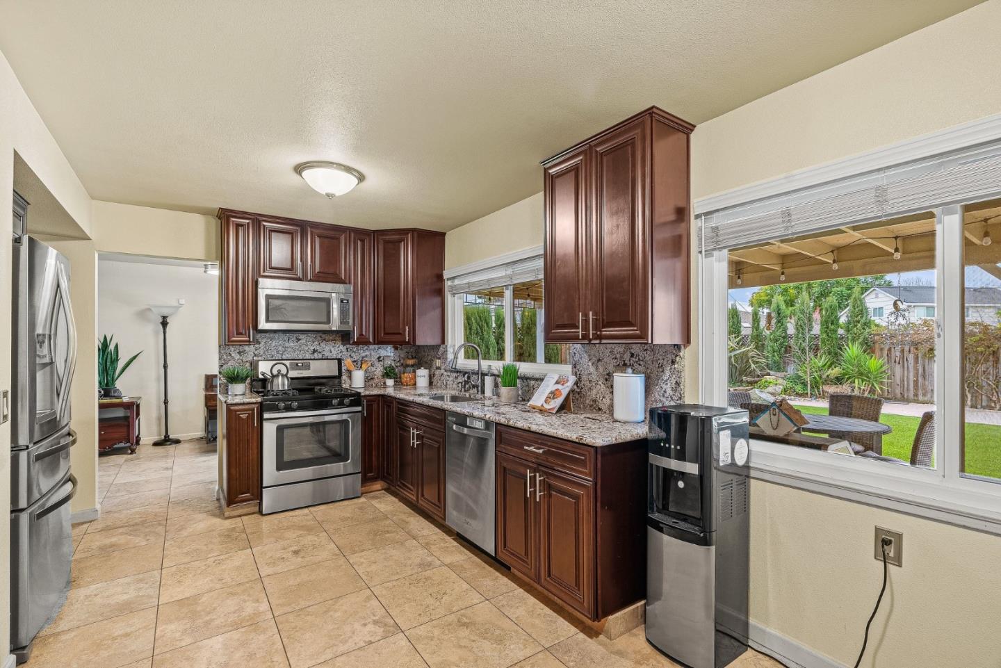 Detail Gallery Image 11 of 44 For 1751 Meridian Ave, San Jose,  CA 95125 - 5 Beds | 2 Baths