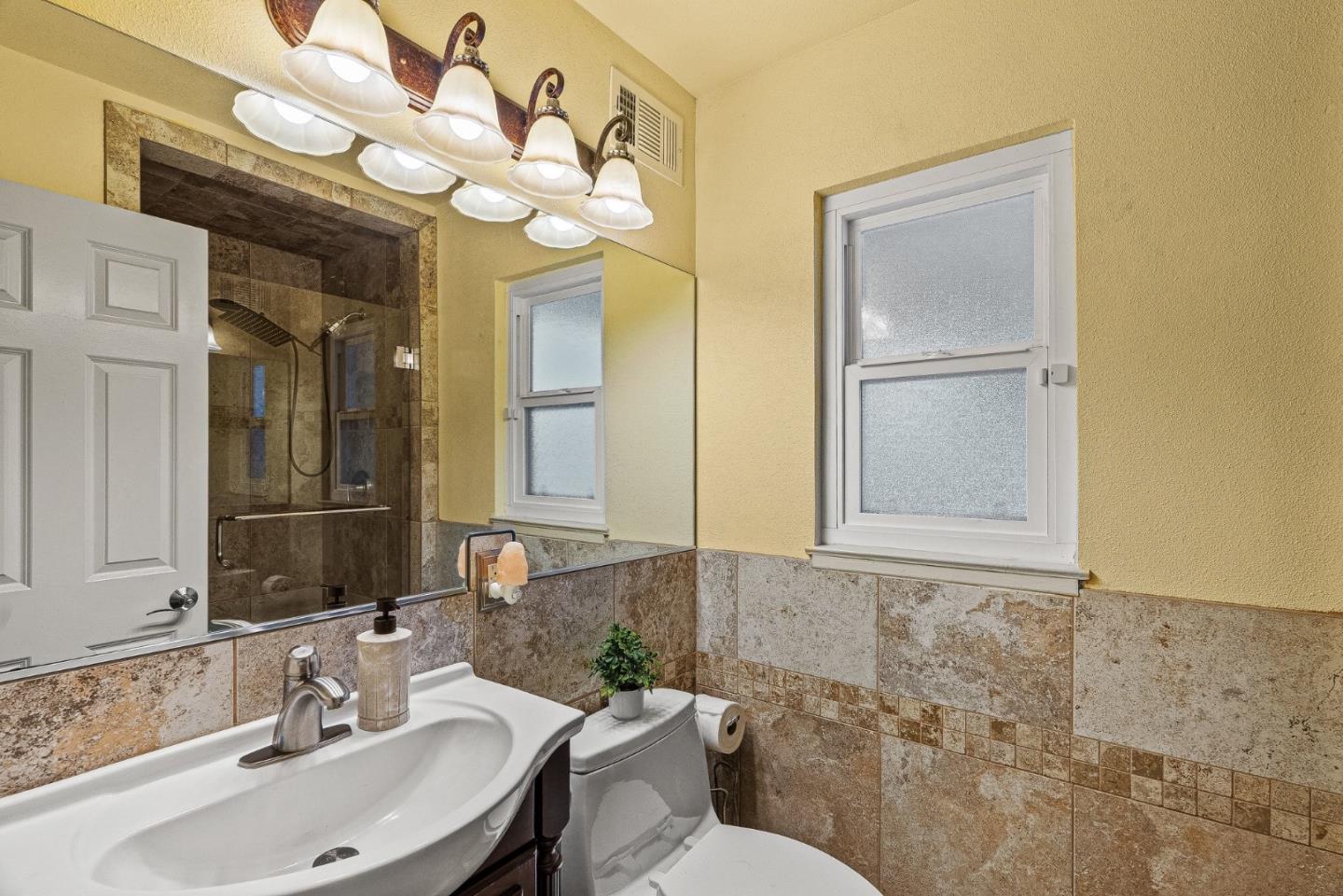 Detail Gallery Image 19 of 44 For 1751 Meridian Ave, San Jose,  CA 95125 - 5 Beds | 2 Baths