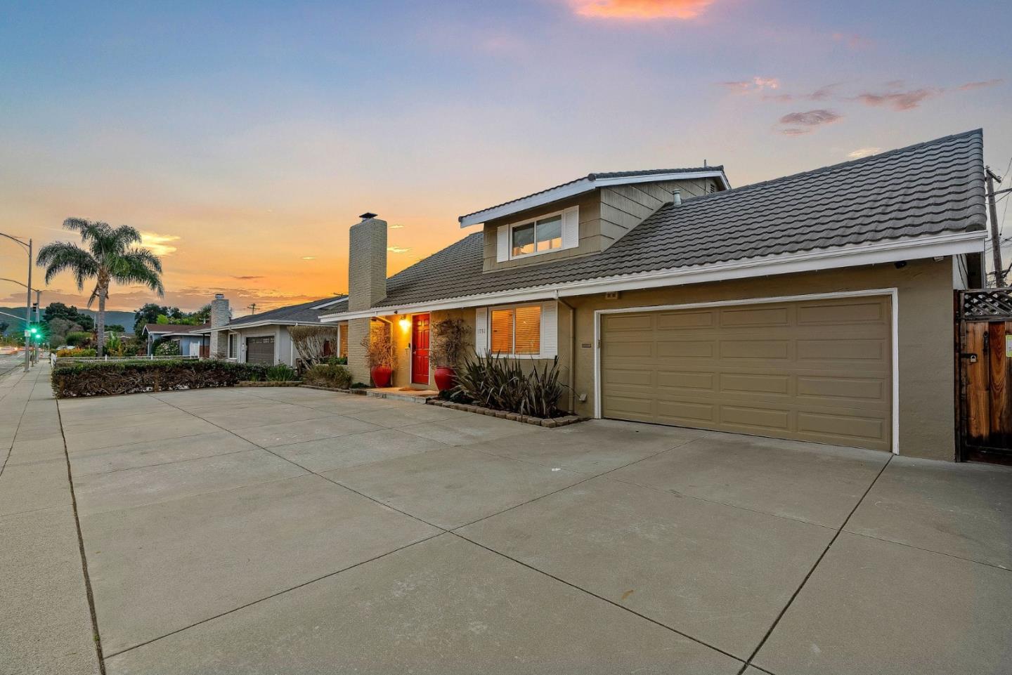 Detail Gallery Image 2 of 44 For 1751 Meridian Ave, San Jose,  CA 95125 - 5 Beds | 2 Baths