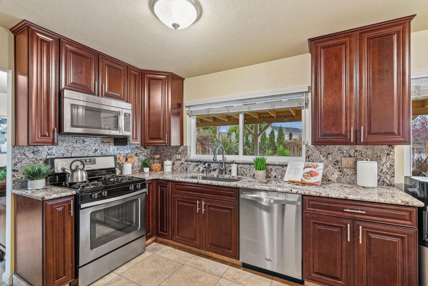 Detail Gallery Image 20 of 44 For 1751 Meridian Ave, San Jose,  CA 95125 - 5 Beds | 2 Baths