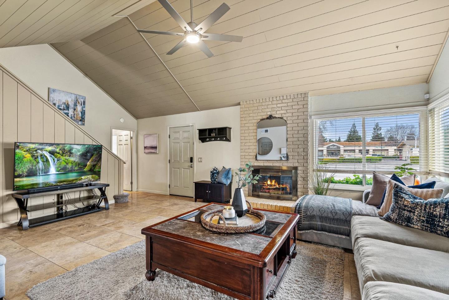 Detail Gallery Image 6 of 44 For 1751 Meridian Ave, San Jose,  CA 95125 - 5 Beds | 2 Baths