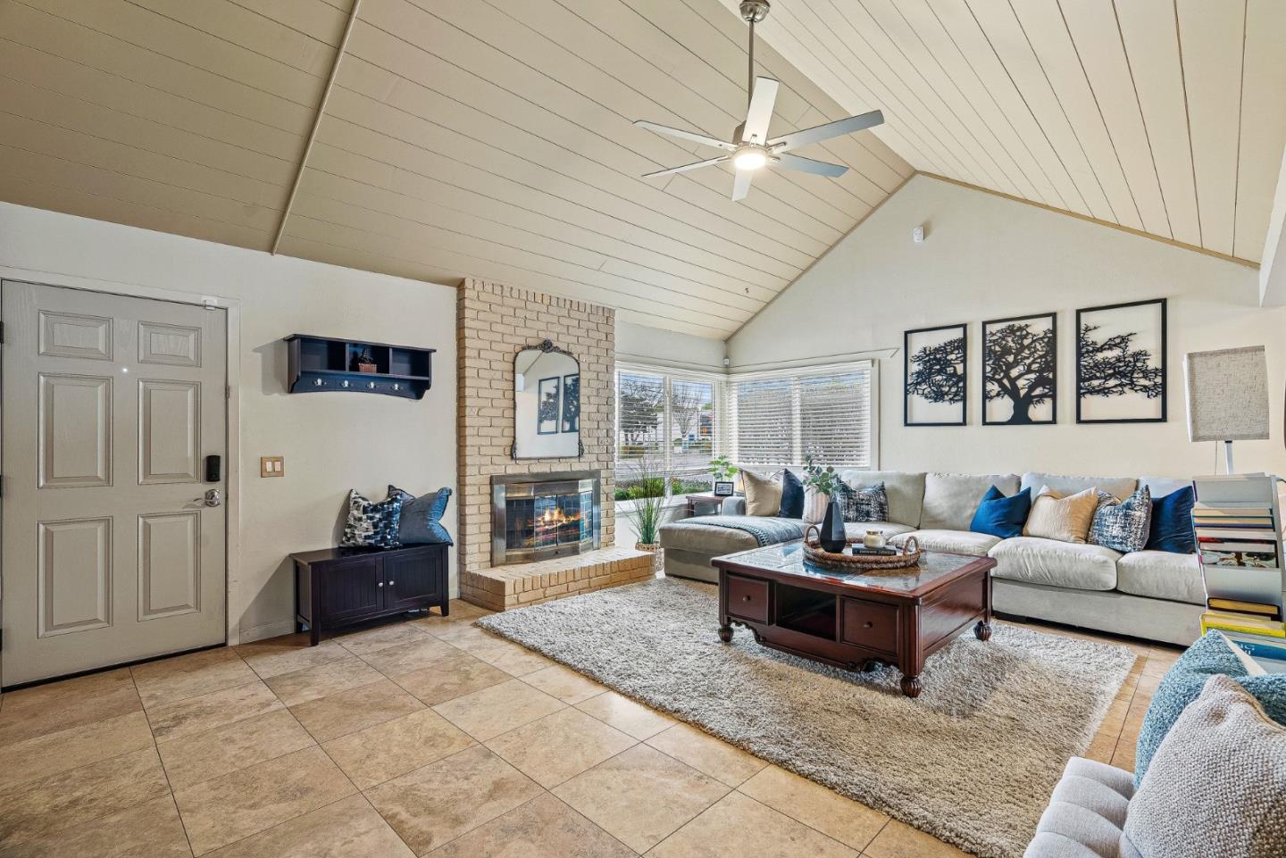 Detail Gallery Image 8 of 44 For 1751 Meridian Ave, San Jose,  CA 95125 - 5 Beds | 2 Baths