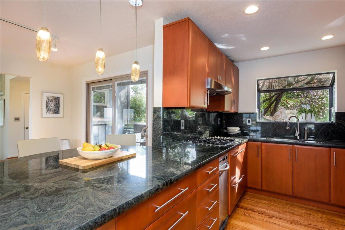 Detail Gallery Image 9 of 31 For 2758 Belmont Canyon Rd, Belmont,  CA 94002 - 3 Beds | 2/1 Baths