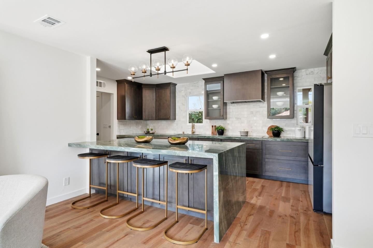 Detail Gallery Image 12 of 50 For 728 Brentwood Pl, Los Altos,  CA 94024 - 4 Beds | 3 Baths