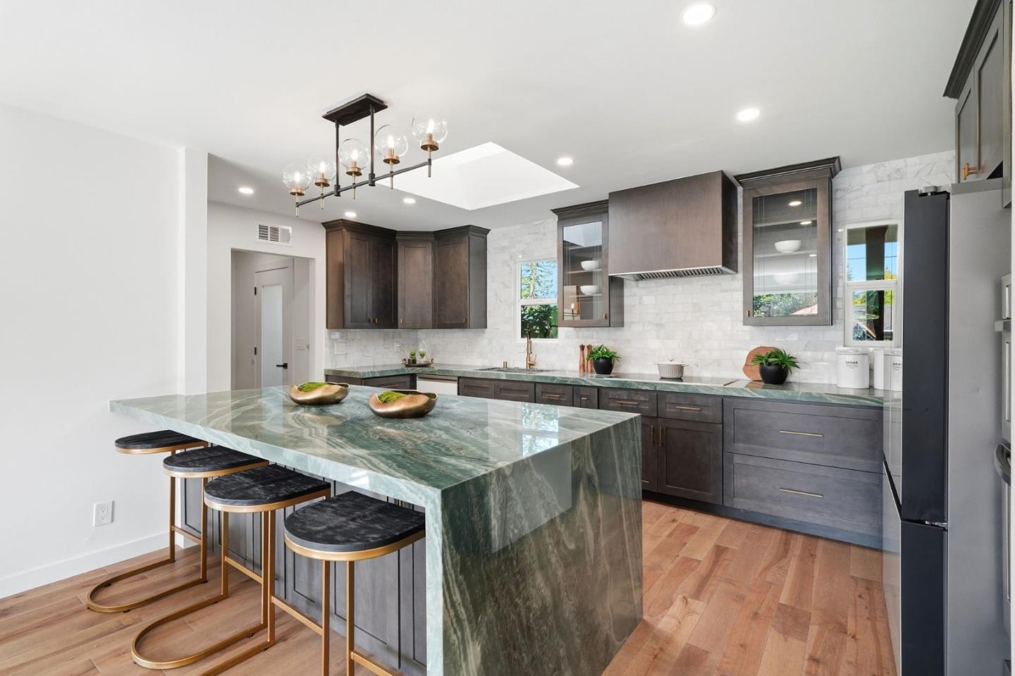 Detail Gallery Image 13 of 50 For 728 Brentwood Pl, Los Altos,  CA 94024 - 4 Beds | 3 Baths