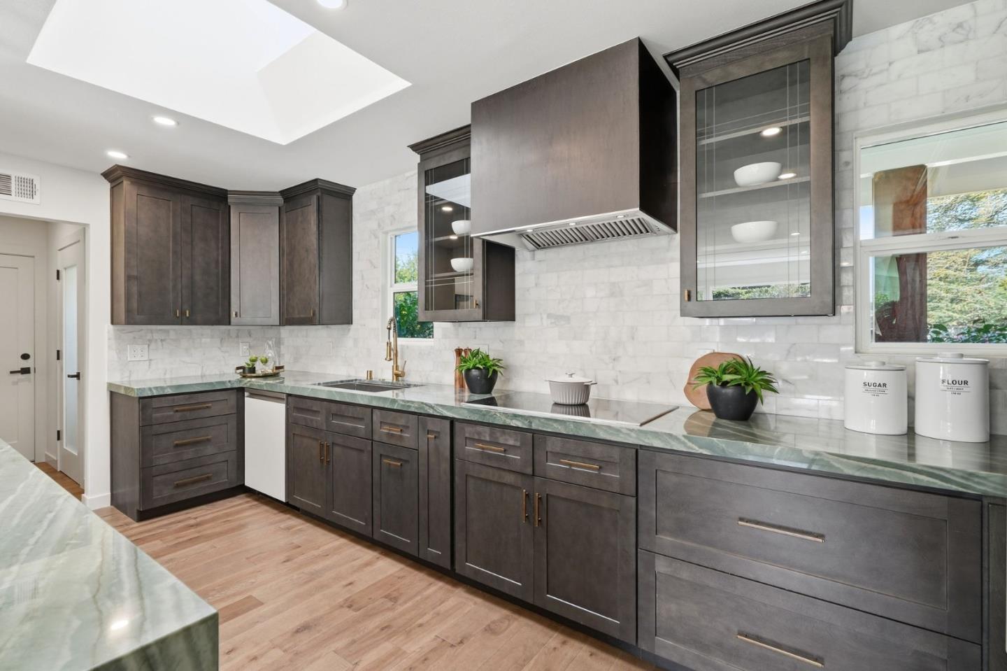 Detail Gallery Image 16 of 50 For 728 Brentwood Pl, Los Altos,  CA 94024 - 4 Beds | 3 Baths