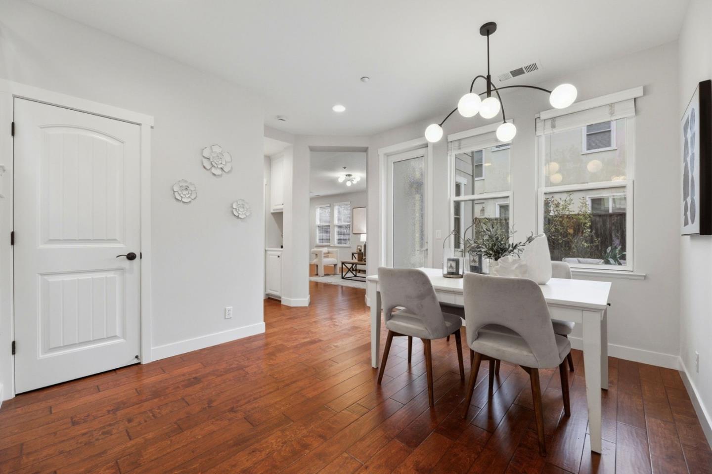 Detail Gallery Image 15 of 43 For 1283 Pumpkin Ter, Sunnyvale,  CA 94087 - 4 Beds | 2/1 Baths