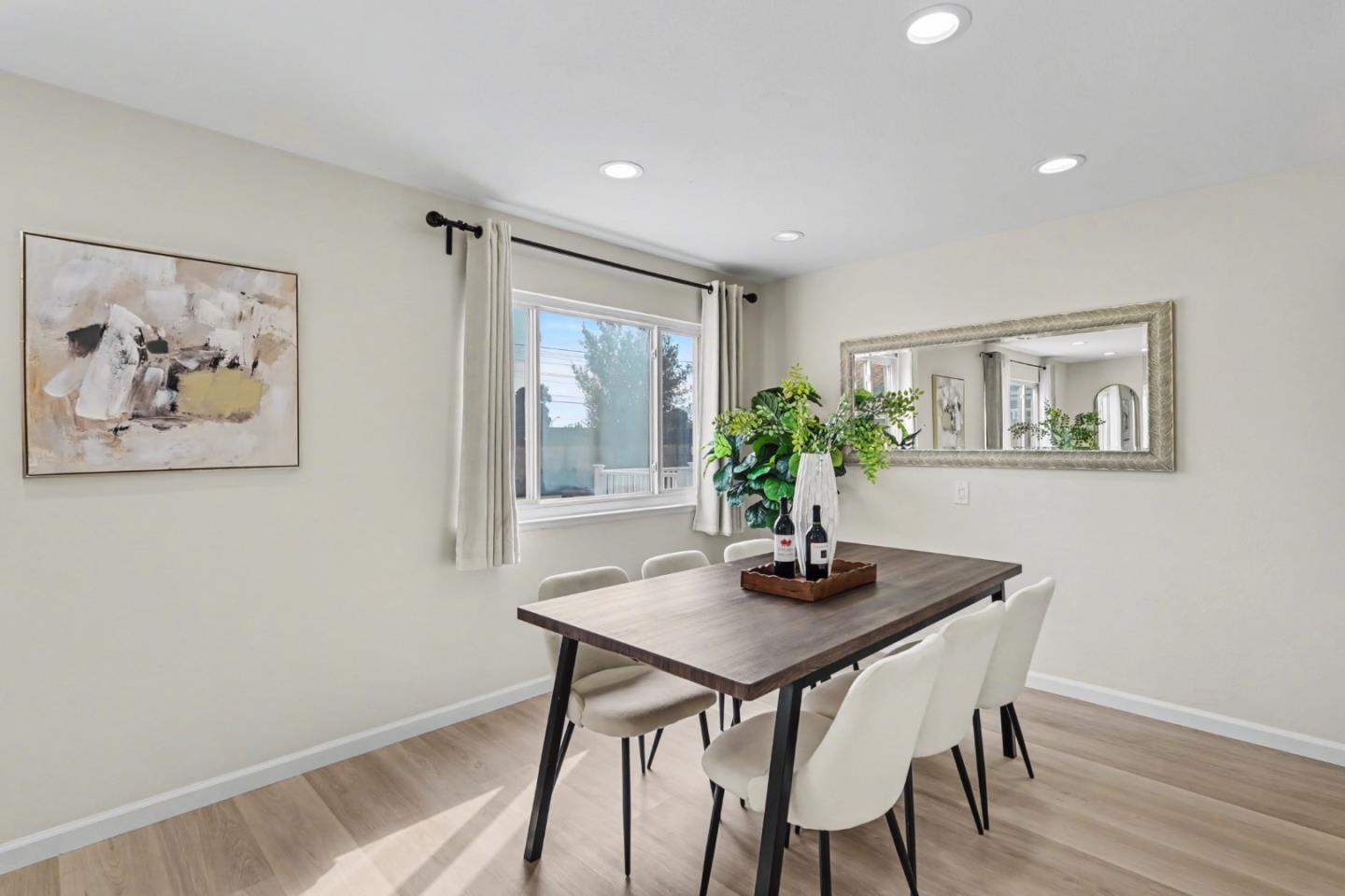 Detail Gallery Image 12 of 54 For 1152 Crocus Ct, Sunnyvale,  CA 94086 - 4 Beds | 2 Baths