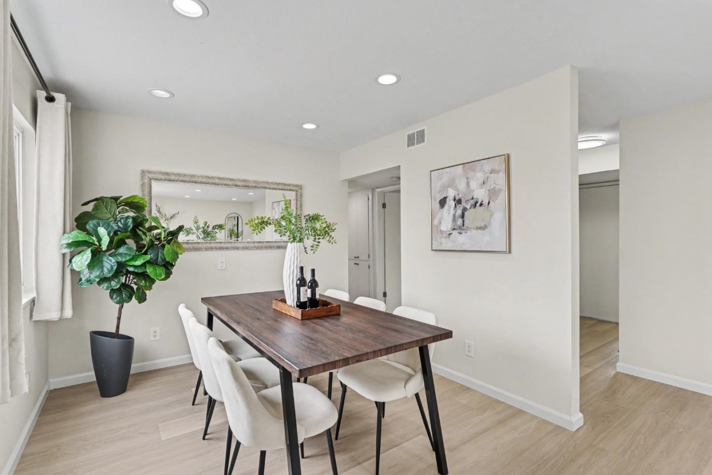 Detail Gallery Image 13 of 54 For 1152 Crocus Ct, Sunnyvale,  CA 94086 - 4 Beds | 2 Baths