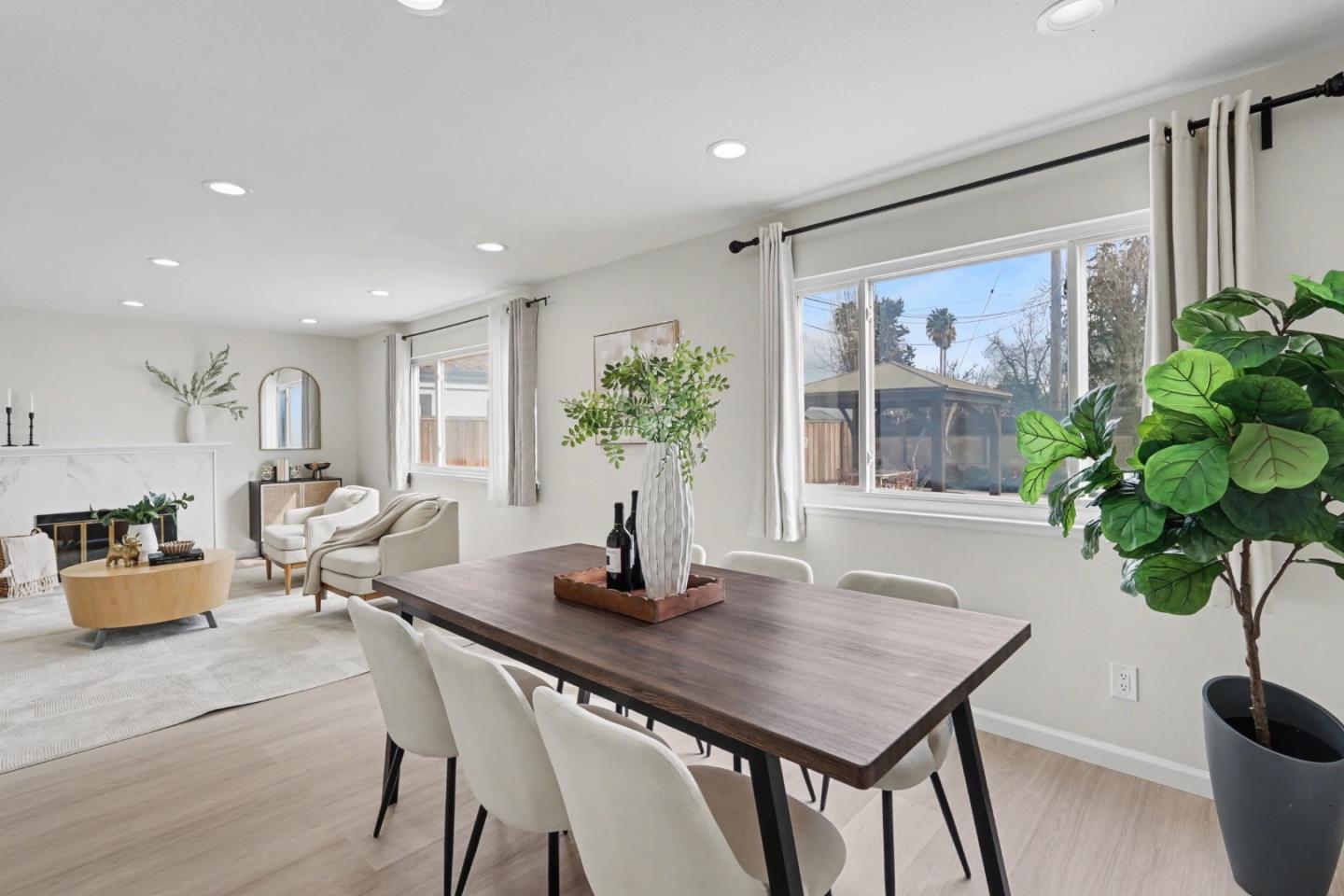 Detail Gallery Image 15 of 54 For 1152 Crocus Ct, Sunnyvale,  CA 94086 - 4 Beds | 2 Baths