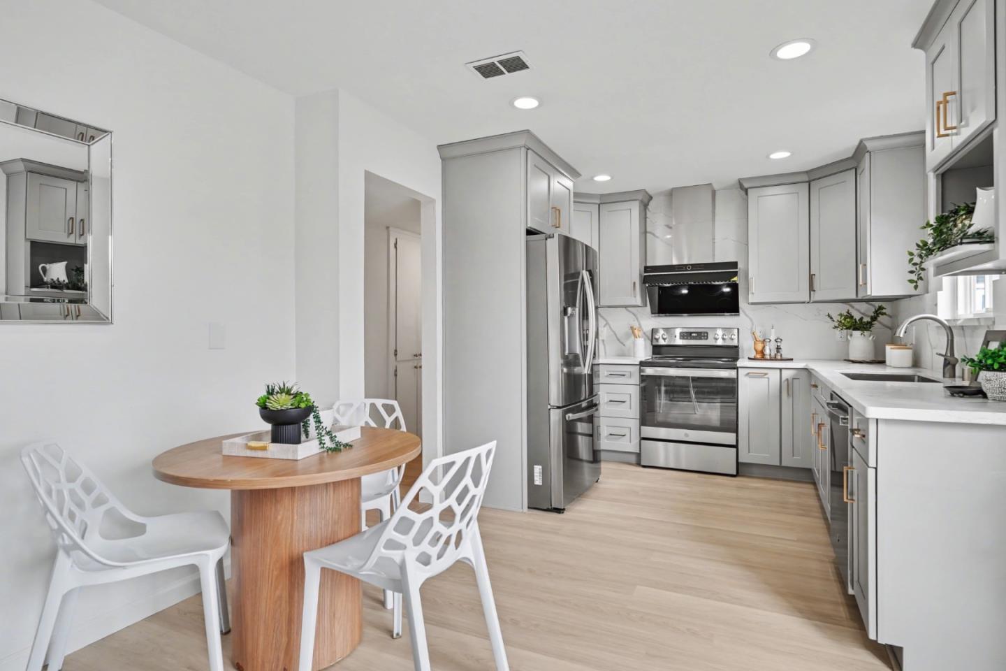 Detail Gallery Image 25 of 54 For 1152 Crocus Ct, Sunnyvale,  CA 94086 - 4 Beds | 2 Baths