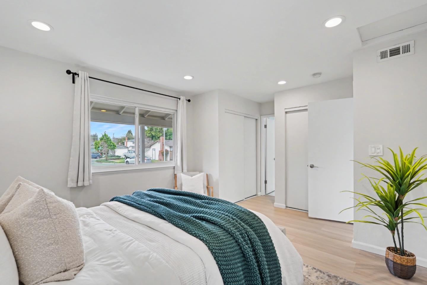 Detail Gallery Image 27 of 54 For 1152 Crocus Ct, Sunnyvale,  CA 94086 - 4 Beds | 2 Baths