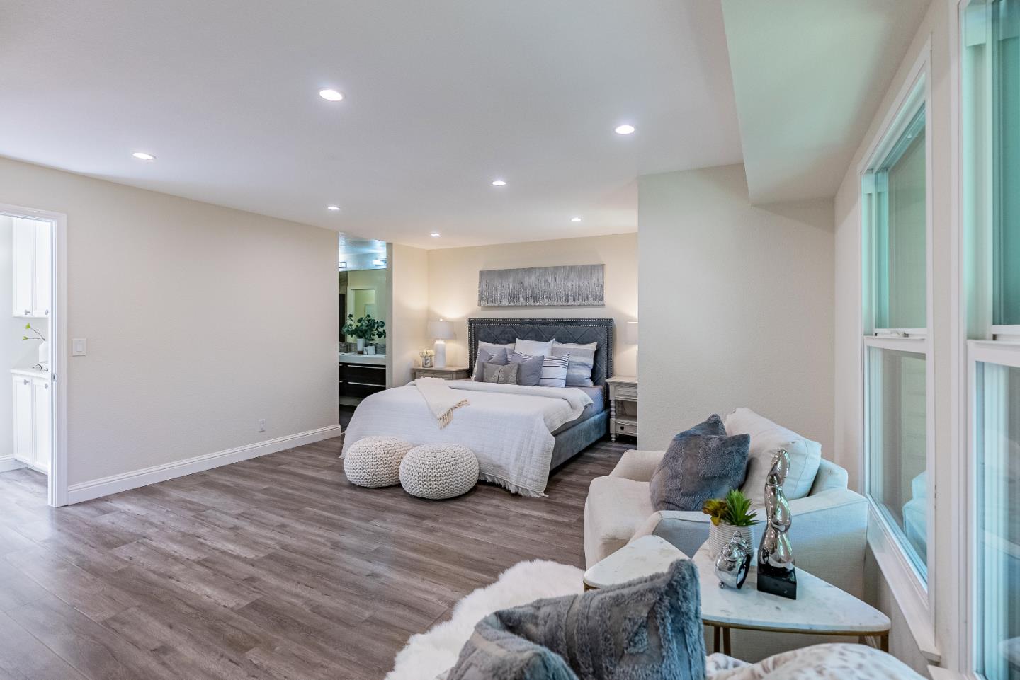 Detail Gallery Image 11 of 33 For 955 La Mesa Ter #H,  Sunnyvale,  CA 94086 - 3 Beds | 3 Baths