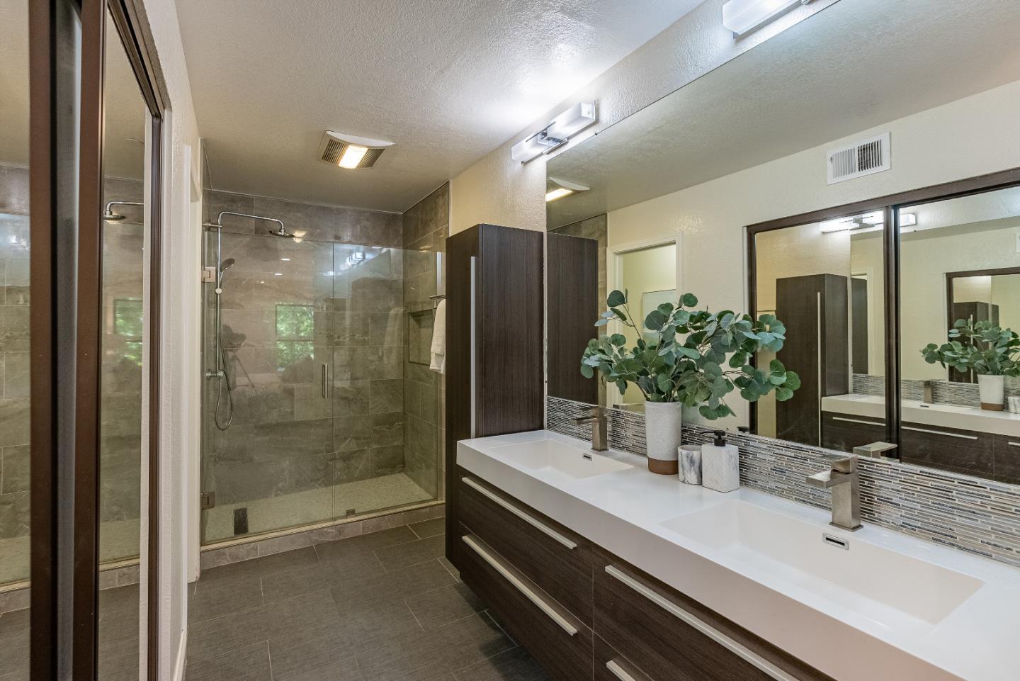 Detail Gallery Image 13 of 33 For 955 La Mesa Ter #H,  Sunnyvale,  CA 94086 - 3 Beds | 3 Baths