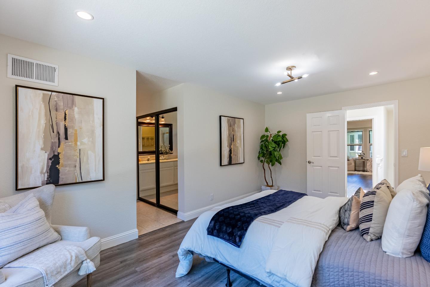 Detail Gallery Image 16 of 33 For 955 La Mesa Ter #H,  Sunnyvale,  CA 94086 - 3 Beds | 3 Baths