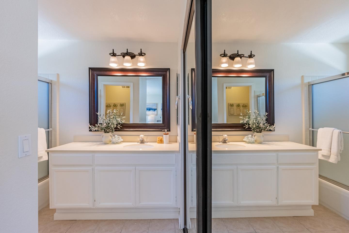 Detail Gallery Image 17 of 33 For 955 La Mesa Ter #H,  Sunnyvale,  CA 94086 - 3 Beds | 3 Baths