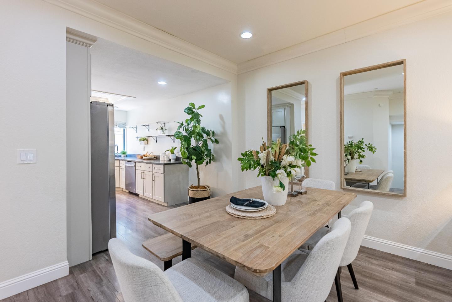 Detail Gallery Image 5 of 33 For 955 La Mesa Ter #H,  Sunnyvale,  CA 94086 - 3 Beds | 3 Baths