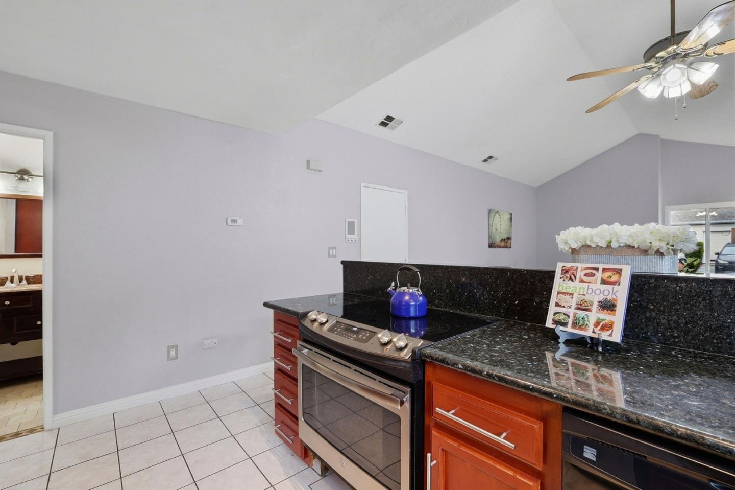 Detail Gallery Image 9 of 33 For 159 Brill Ct, San Jose,  CA 95116 - 2 Beds | 2 Baths