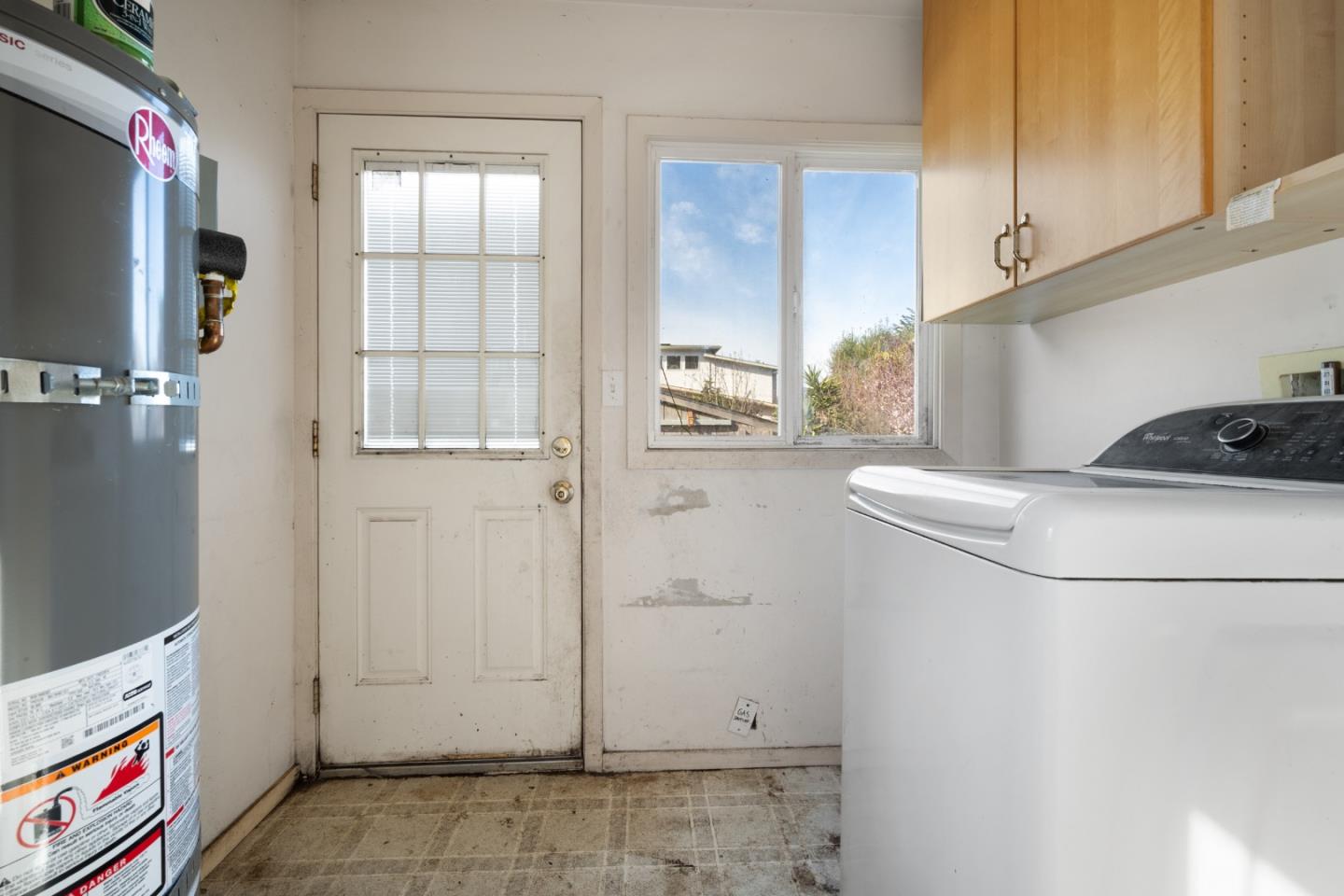 Detail Gallery Image 11 of 26 For 212 Winona Ave, Pacifica,  CA 94044 - 4 Beds | 1 Baths