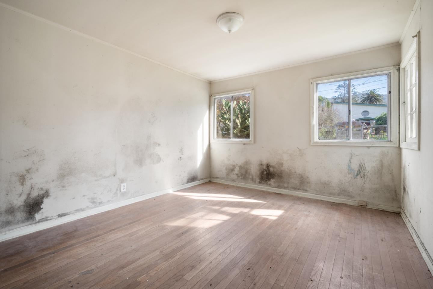 Detail Gallery Image 13 of 26 For 212 Winona Ave, Pacifica,  CA 94044 - 4 Beds | 1 Baths