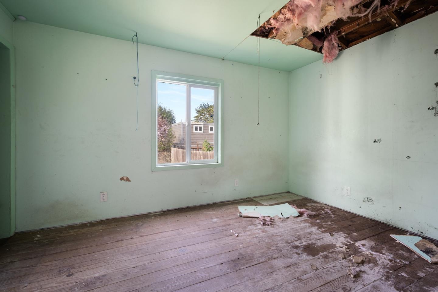 Detail Gallery Image 14 of 26 For 212 Winona Ave, Pacifica,  CA 94044 - 4 Beds | 1 Baths