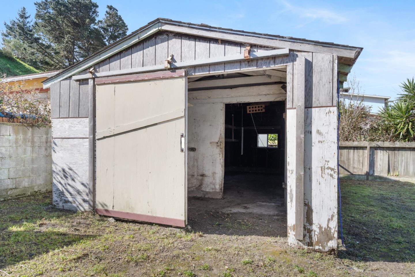 Detail Gallery Image 19 of 26 For 212 Winona Ave, Pacifica,  CA 94044 - 4 Beds | 1 Baths