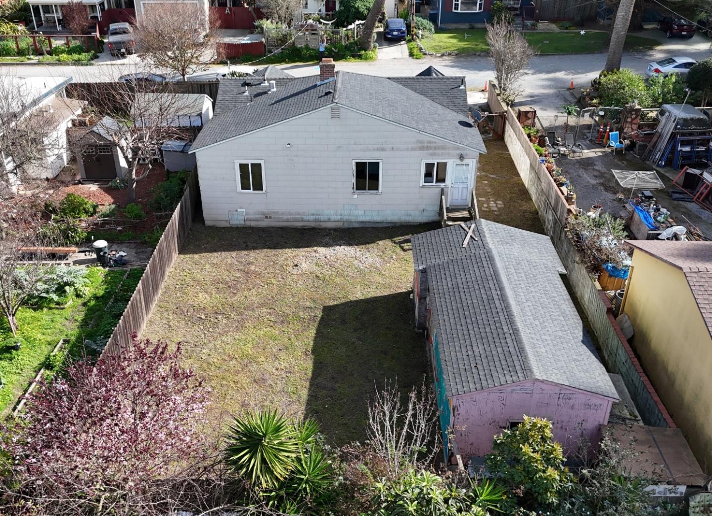 Detail Gallery Image 2 of 26 For 212 Winona Ave, Pacifica,  CA 94044 - 4 Beds | 1 Baths