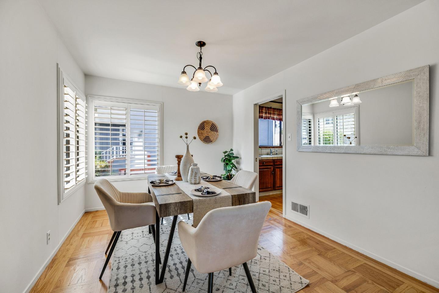 Detail Gallery Image 4 of 22 For 431 Alhambra Rd, South San Francisco,  CA 94080 - 3 Beds | 1 Baths